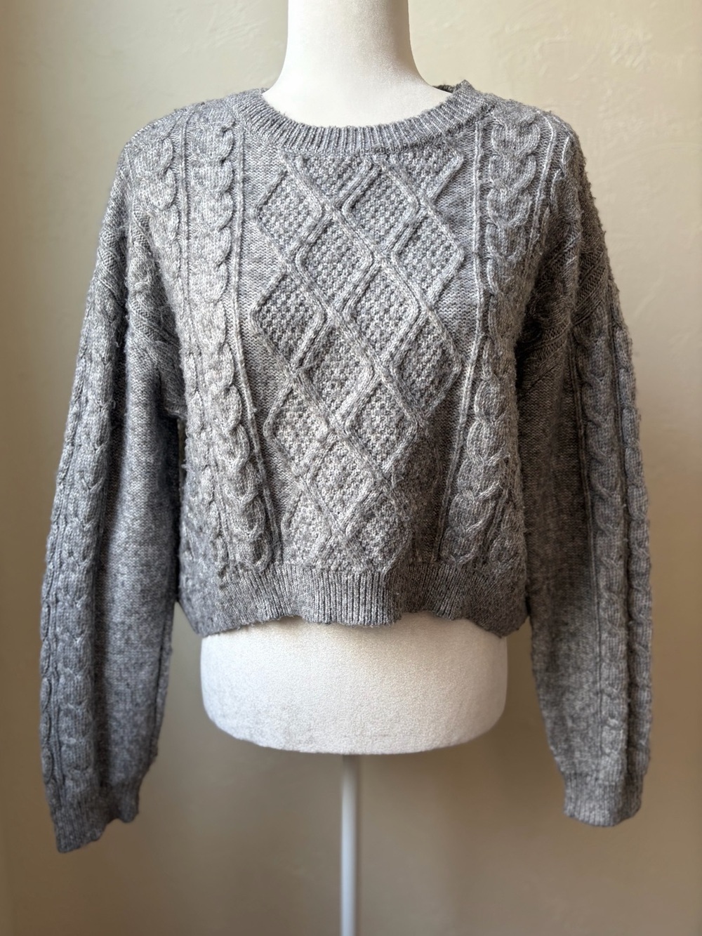 No Comment Gray Cable Knit Cropped Sweater Size M